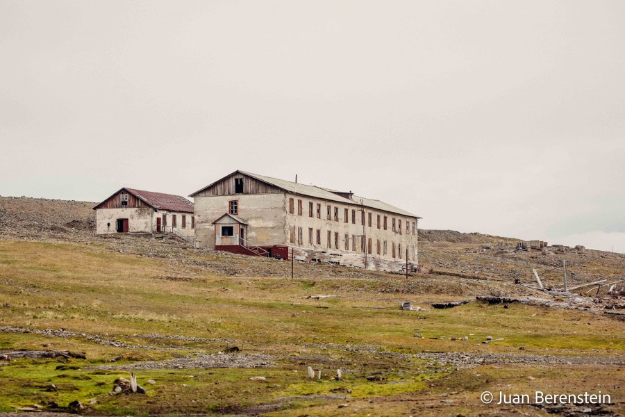 At sea & Isfjorden, Colesbukta