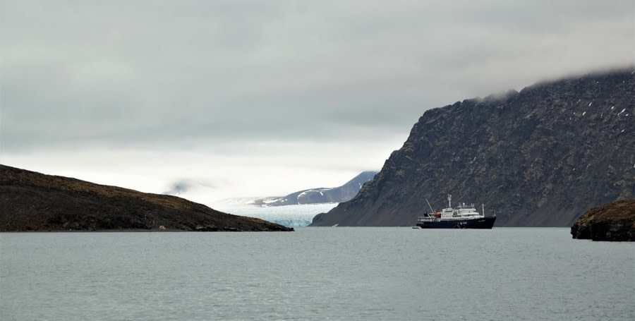 PLA06-22, Day 2, Signehamna, Plancius © Unknown Photographer - Oceanwide Expeditions.jpg