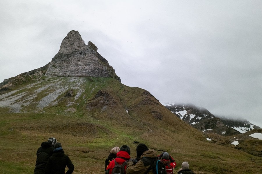 Zodiac cruse at Esmarkbreen glacier in Ymerbukta and landing at Alkhornet