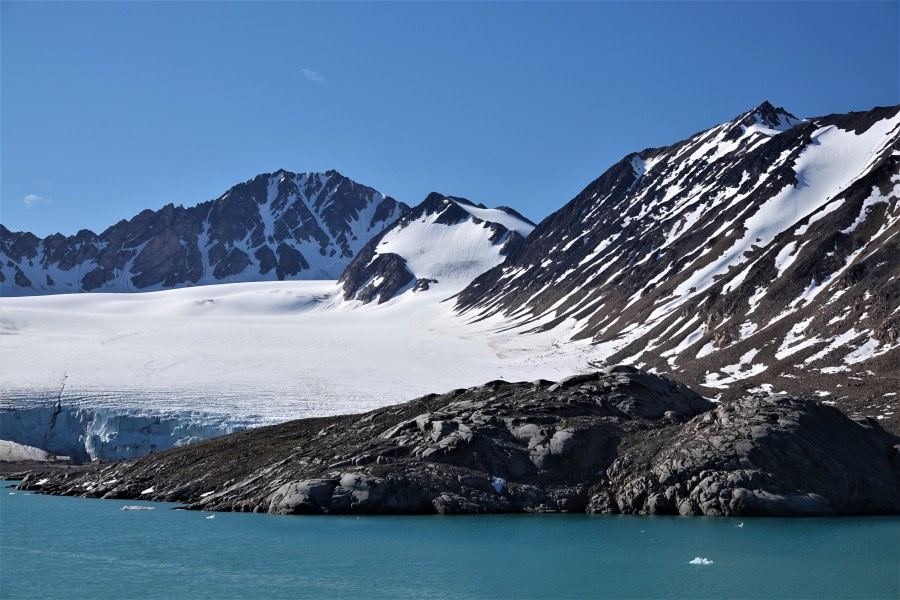 PLA07-22, Day 2, Smeerenburgbreen in Bjørnfjord © Unknown Photographer - Oceanwide Expeditions (1).JPG