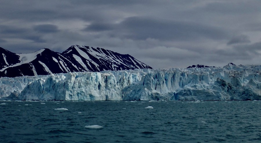 PLA07-22, Day 4, Monacobreen glacier, Liefdefjord © Unknown Photographer - Oceanwide Expeditions.jpg