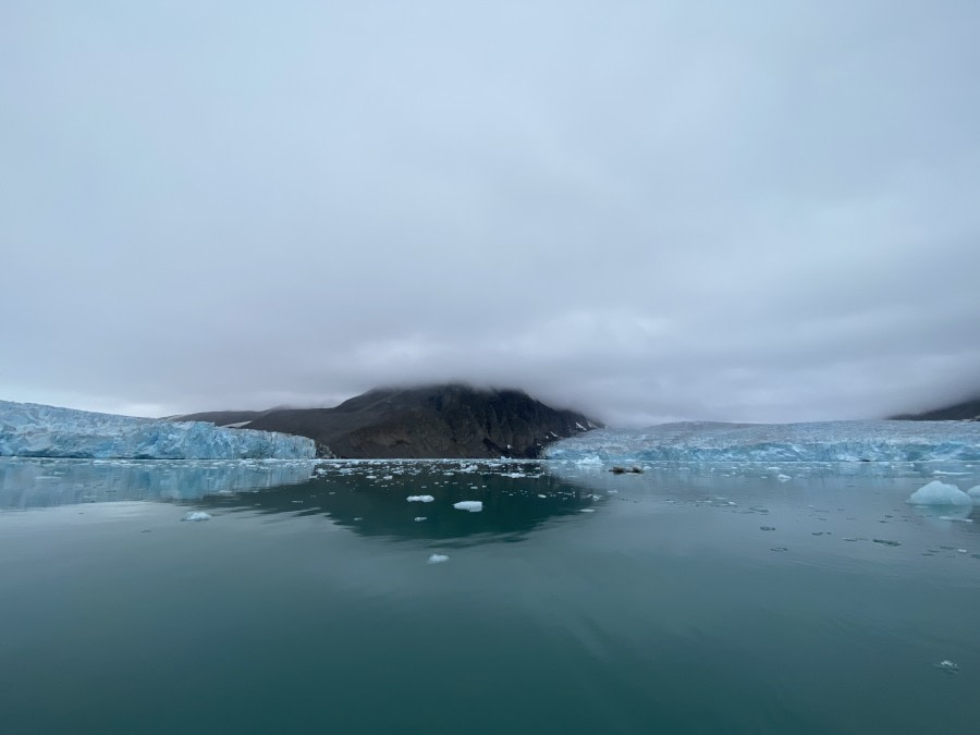 OTL11-22, Day 3, Monacobreen and Seligerbreen © Miriam Vermeij - Oceanwide Expeditions.JPG