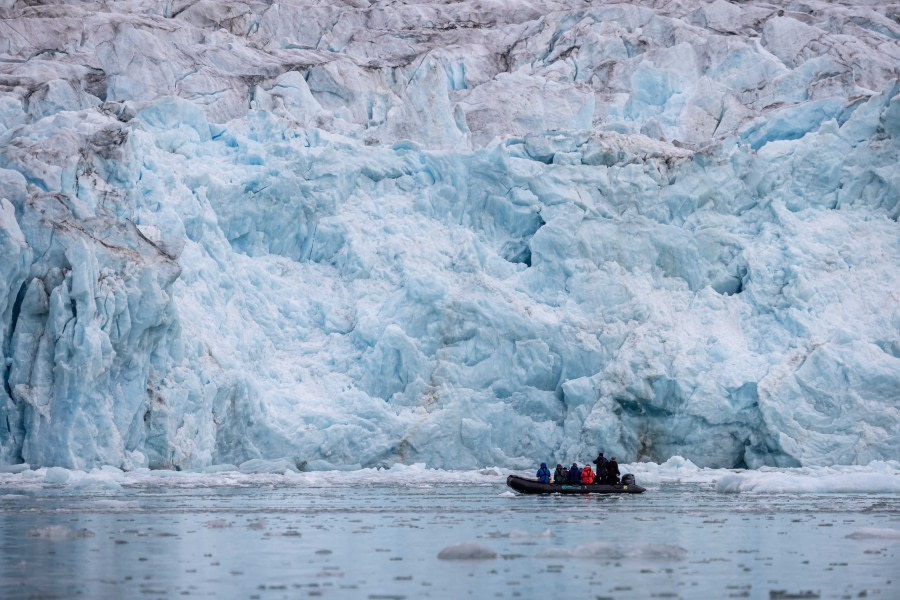 OTL11-22, Day 2, Fjortende Julibukta_WKR51161 © Werner Kruse - Oceanwide Expeditions.jpg