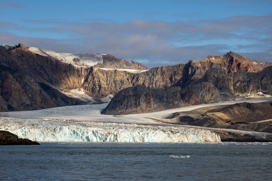 OTL11-22, Day 2, Fjortende Julibukta_WKR51201 © Werner Kruse - Oceanwide Expeditions.jpg