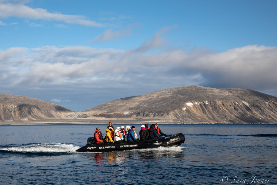 HDS11X22, Day 6, Zodiac Cruise Phippsoya 3 © Sara Jenner - Oceanwide Expeditions.jpg