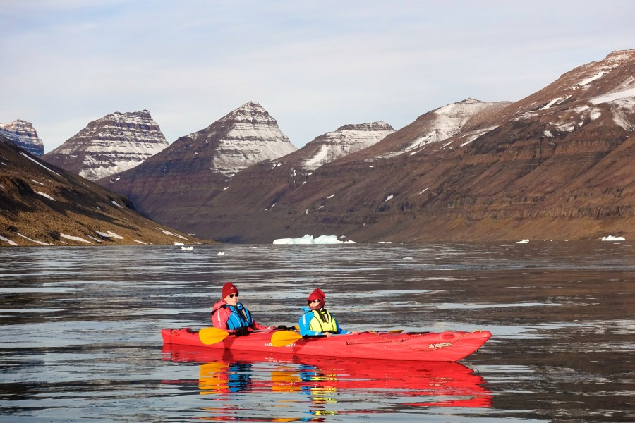 Kayaking, Scoresby Sund, Greenland © Folkert Lenz - Oceanwide Expeditions