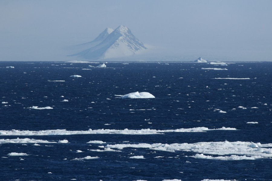 OTL22-22, Day 4, Way to Devil island (3) © Regis Perdriat - Oceanwide Expeditions.jpg