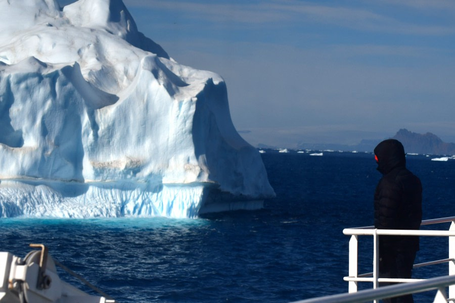 OTL22-22, Day 7, Admiring icebergs © Hazel Pittwood - Oceanwide Expeditions.jpg