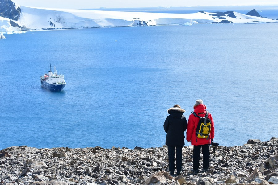 OTL25-23,  Day 15 Looking out - Hazel Pittwood © Hazel Pittwood - Oceanwide Expeditions.JPG