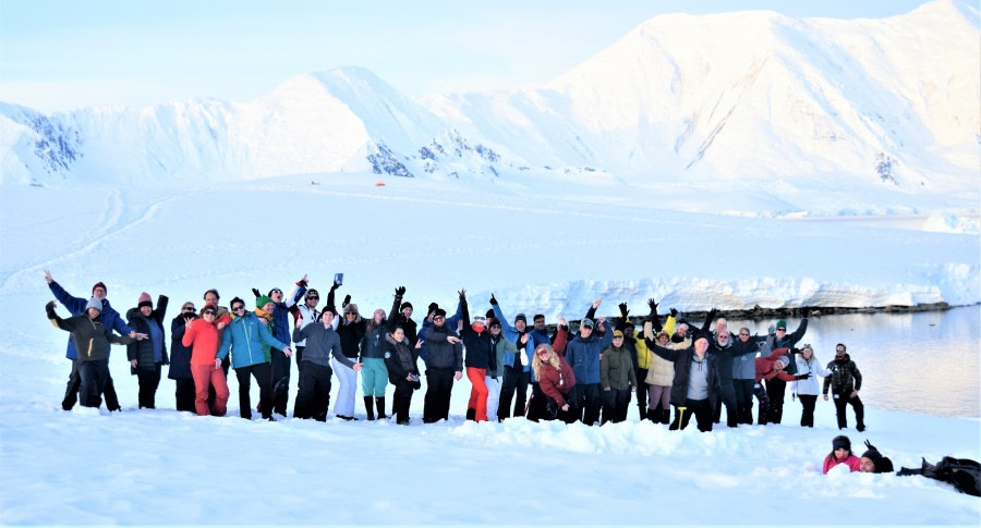 HDS25-23, Camping, 2nd day Grupo camping 2 HDS Basecamp © Unknown Photographer - Oceanwide Expeditions.JPG