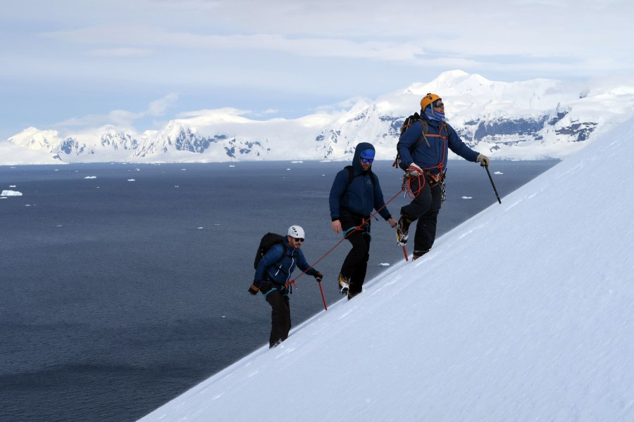 HDS25-23, Mountaineering 1 January 2023 01-01 SpigotPeak (2) © Massimo Candolini - Oceanwide Expeditions.JPG