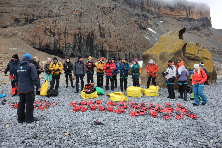 HDS25-23, Mountaineering 26 December 2022 BrownBluff01 - Massimo © Massimo Candolini - Oceanwide Expeditions.JPG