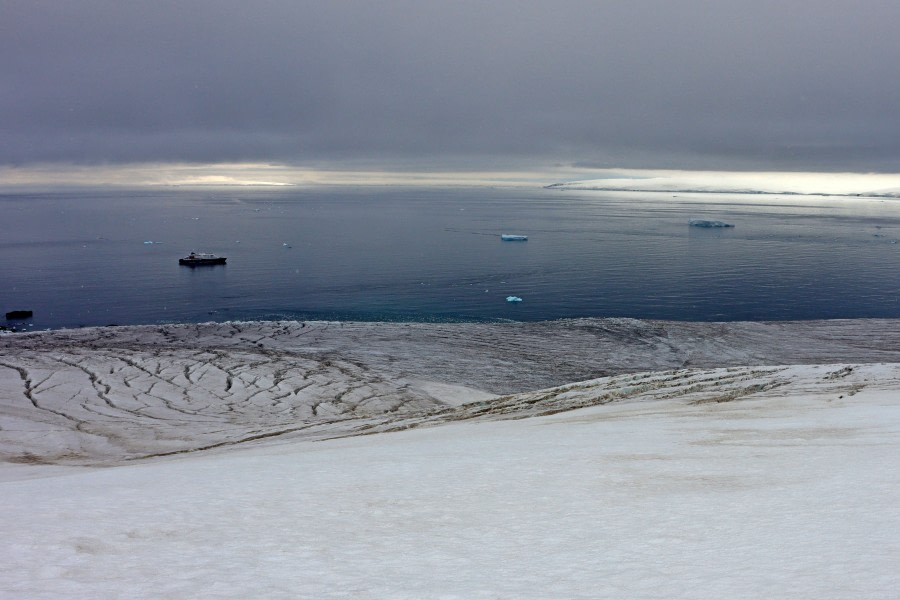 HDS25-23, Mountaineering 26 December 2022 BrownBluff03 - Massimo © Massimo Candolini - Oceanwide Expeditions.JPG