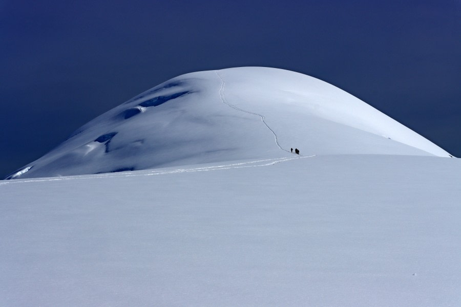 HDS25-23, Mountaineering 29 December 2022 Hovgaard02 - Massimo © Massimo Candolini - Oceanwide Expeditions.JPG