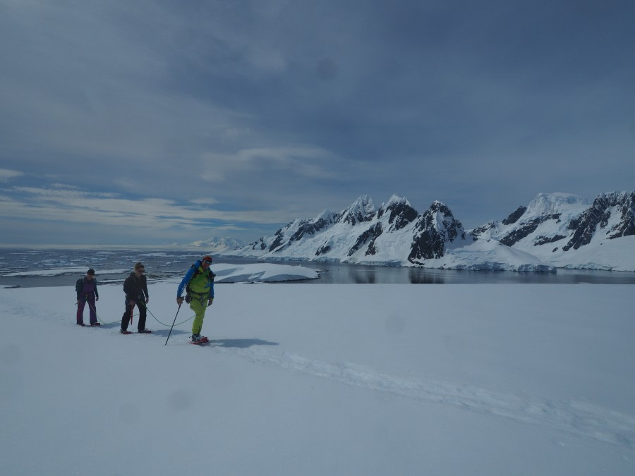 HDS25-23, Mountaineering 29 December 2022AP291439 © Andy Perkins - Oceanwide Expeditions.JPG