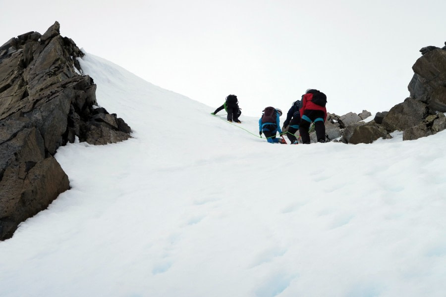 HDS25-23, Mountaineering 30 December 2022 12-30 JabatPeak (4) © Massimo Candolini - Oceanwide Expeditions.JPG