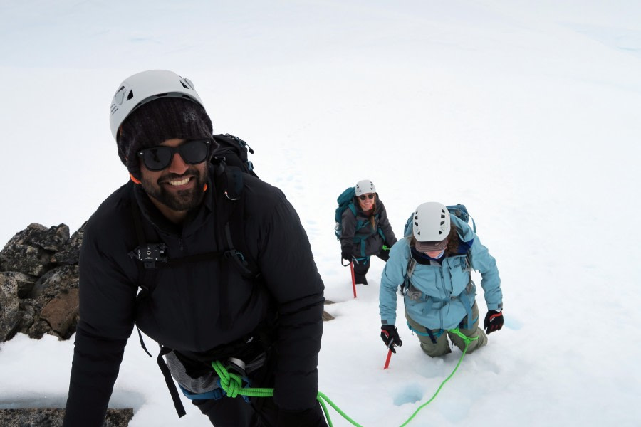 HDS25-23, Mountaineering 30 December 2022 12-30 JabatPeak (8) © Massimo Candolini - Oceanwide Expeditions.JPG