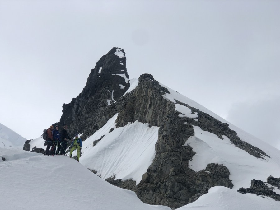 HDS25-23, Mountaineering 31 December 2022 Sable Peaks 04 Mal Haskins © Mal Haskins - Oceanwide Expeditions.JPG