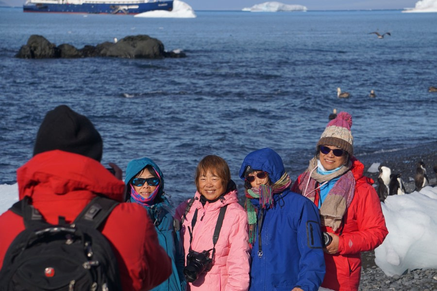 PLA27-23, day 14 chinese_brownbluff_stefanieliller © Stefanie Liller - Oceanwide Expeditions.jpg