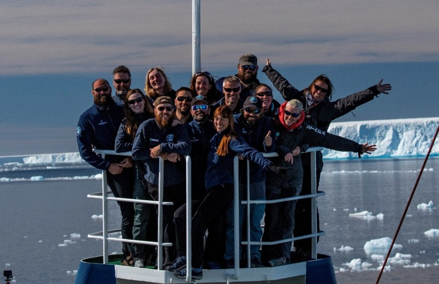 PLA29-23, Team photo © Unknown photographer - Oceanwide Expeditions.jpg