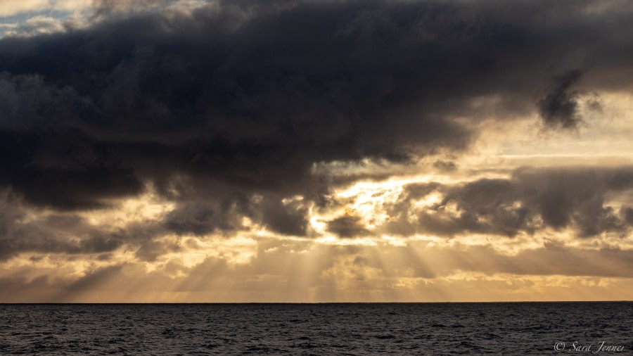 HDS34-23, Day 9, Sunrise_ © Sara Jenner - Oceanwide Expeditions.jpg
