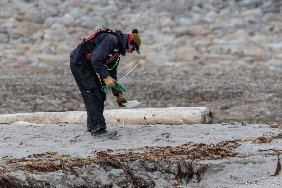 HDS09-23, Day 6, Beach clean up 5 © Sara Jenner - Oceanwide Expeditions.jpg