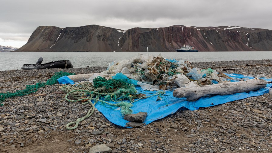 HDS09-23, Day 7, Beach Cleanup 2 © Sara Jenner - Oceanwide Expeditions.jpg