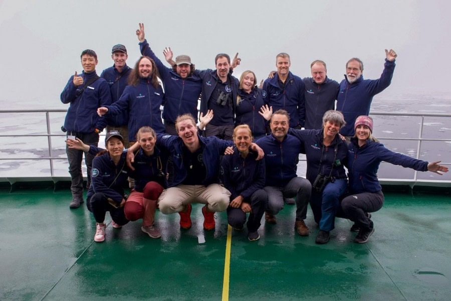 HDS09-23, Day 10, Team photo © Unknown photographer - Oceanwide Expeditions.jpg