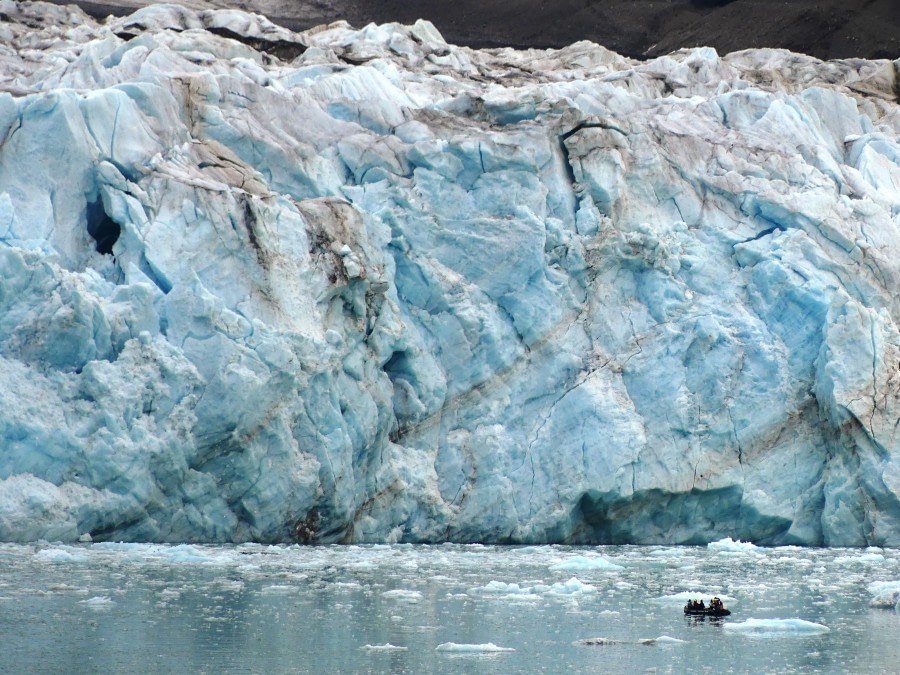 HDS10x23, Day 2, Glacier © Unknown photographer - Oceanwide Expeditions.JPG