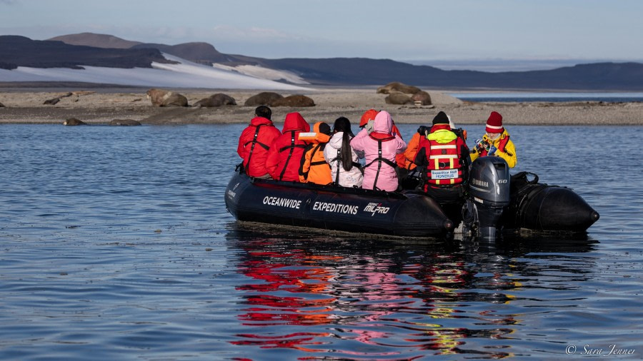 HDS10x23, Day 6, Zodiac © Sara Jenner - Oceanwide Expeditions.jpg