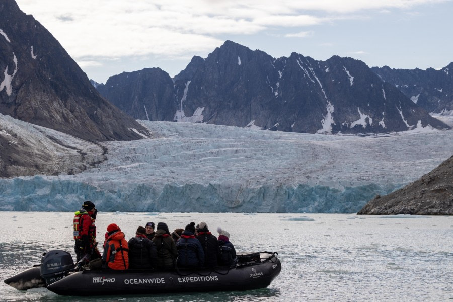 HDS10x23, Day 3, Glacier and Zodiac © Martin Anstee - Oceanwide Expeditions.jpg