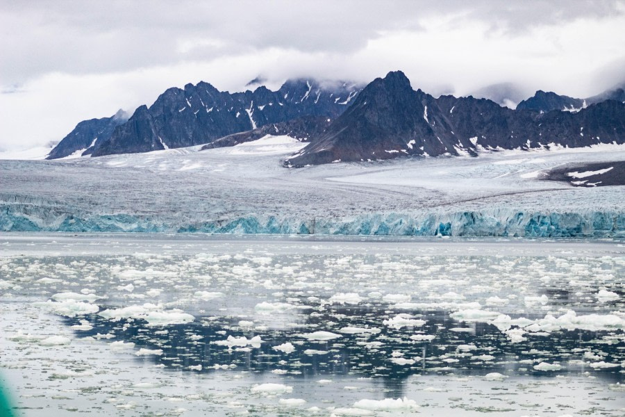 PLA11-23, Day 3, Mountains 3 © Unknown photographer - Oceanwide Expeditions.jpg