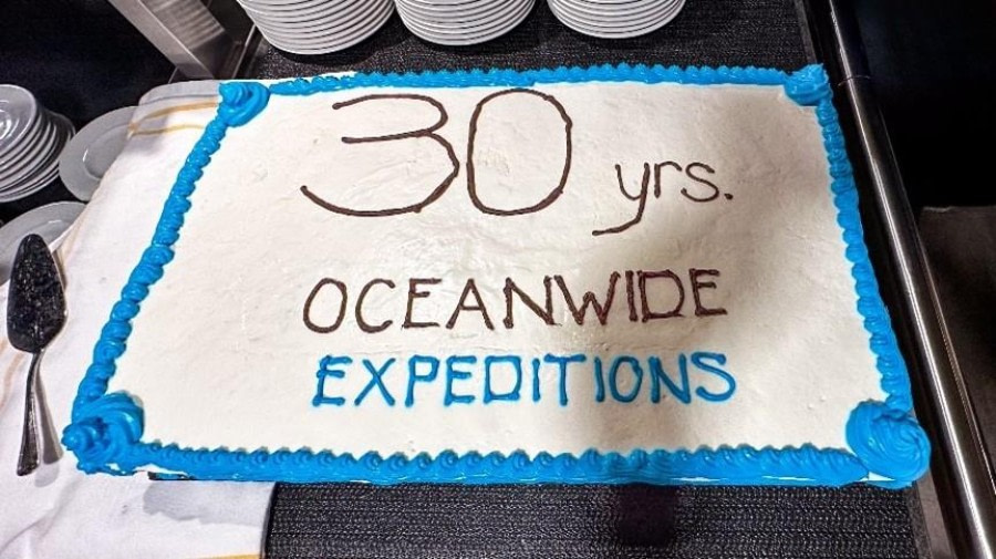 PLA23-23, Day 9, Anniversary cake © Unknown photographer - Oceanwide Expeditions.jpg