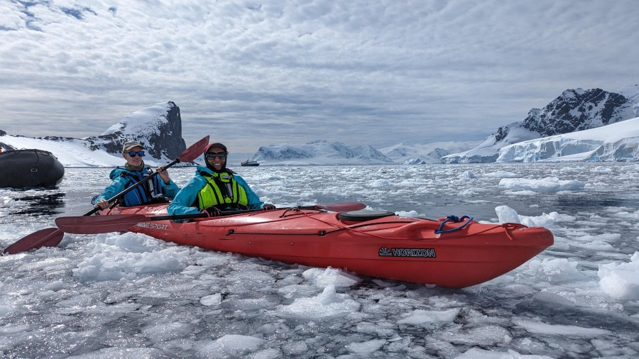 OTL26-24, Day 4, Kayaking © Zet Freiburghaus - Oceanwide Expeditions.jpg