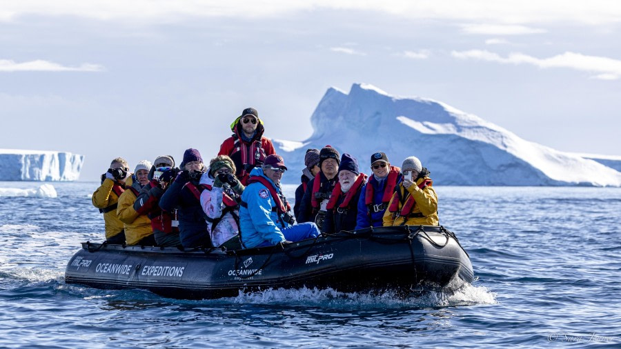 HDS26-24, Day 13, Zodiac cruise © Sara Jenner - Oceanwide Expeditions.jpg