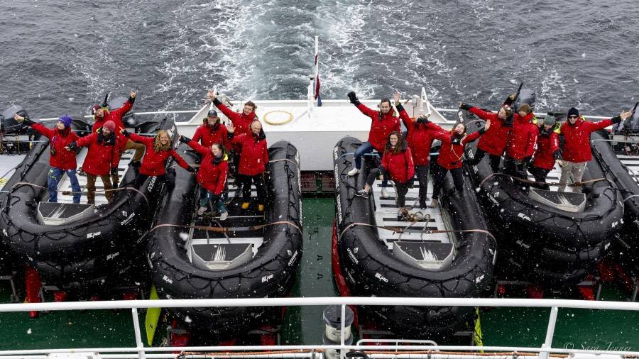 HDS26-24, Day 16, Team Photo 1 © Sara Jenner - Oceanwide Expeditions.jpg