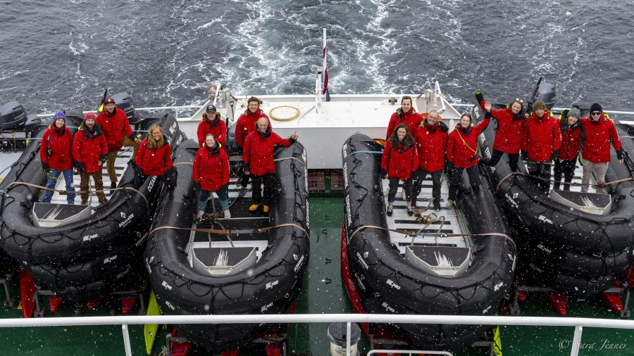 HDS26-24, Day 16, Team Photo 2 © Sara Jenner - Oceanwide Expeditions.jpg