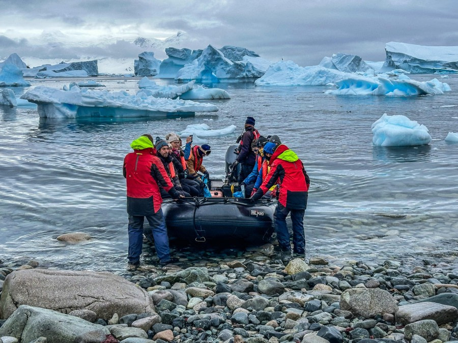 PLA29-24, Day 4, F7B362C7-2854-48F7-8615-5059CA33CEC6 @ Unknown photographer - Oceanwide Expeditions.JPEG