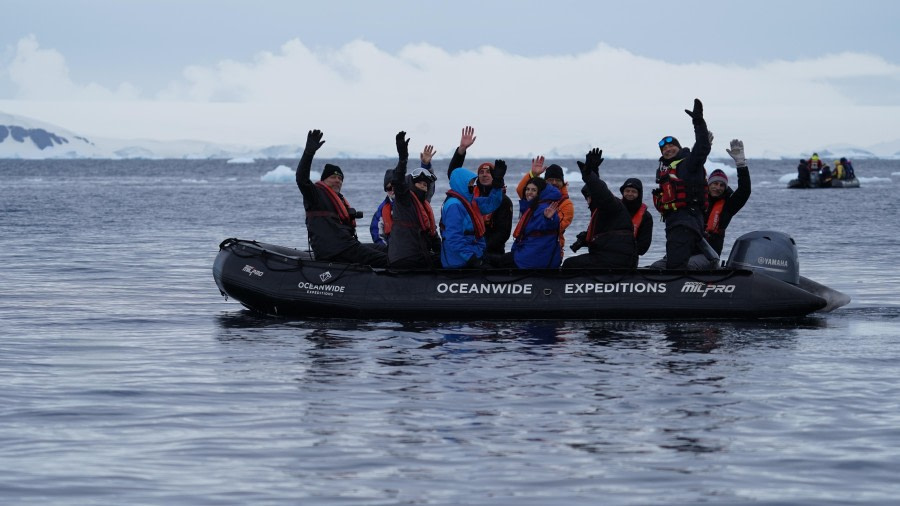 PLA30-24, Day 6, DSC05905 @ Unknown photographer - Oceanwide Expeditions.JPG