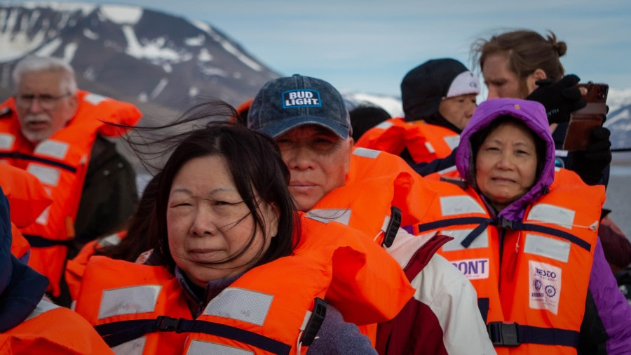 PLA04-24, Day 1, PAZ_5228 © Alexander Romanovskiy - Oceanwide Expeditions.jpg