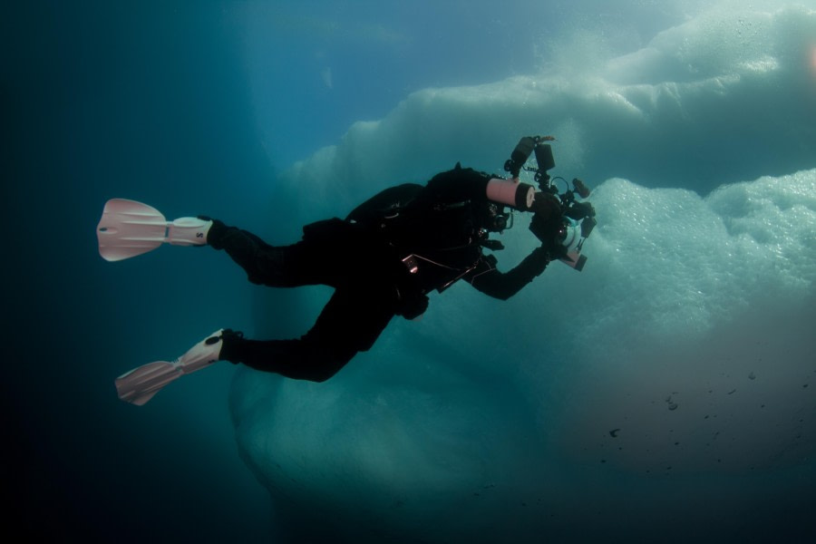 Scuba_Antarctica-2016_Jeremy © Jim van Gogh - Oceanwide Expeditions.jpg