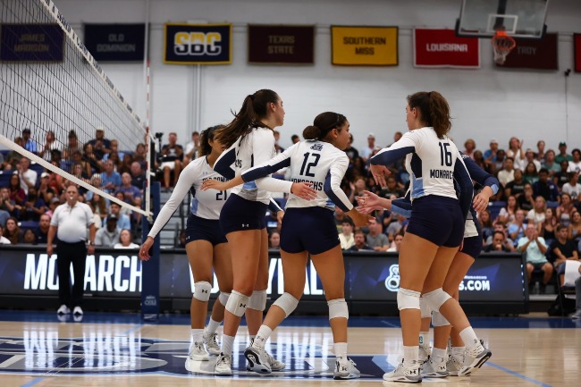 VB-ODU players huddle during the Monarchs 3-1 win over VCU on August 25, 2023