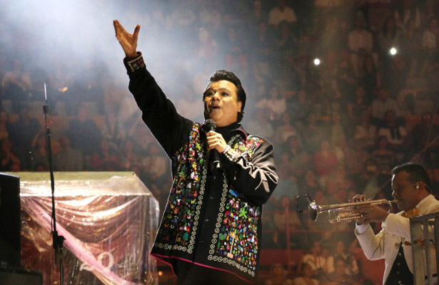 Trasladan restos de Juan Gabriel