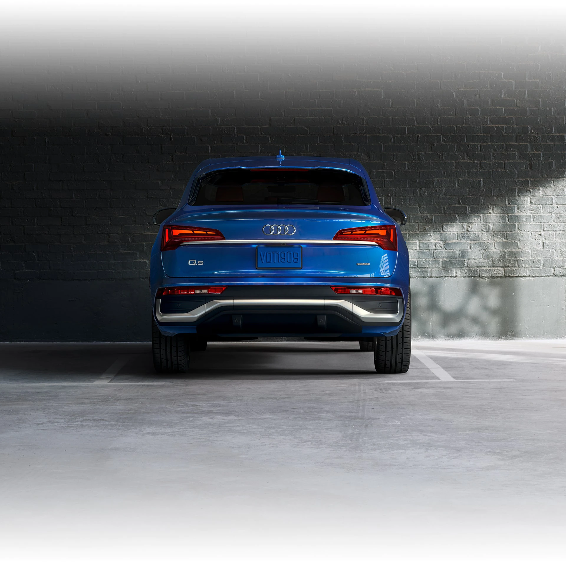 https://storage.googleapis.com/oems/audi/overviews/2021/q5-sportback/2021-Audi-Q5-Sportback-Image1.webp