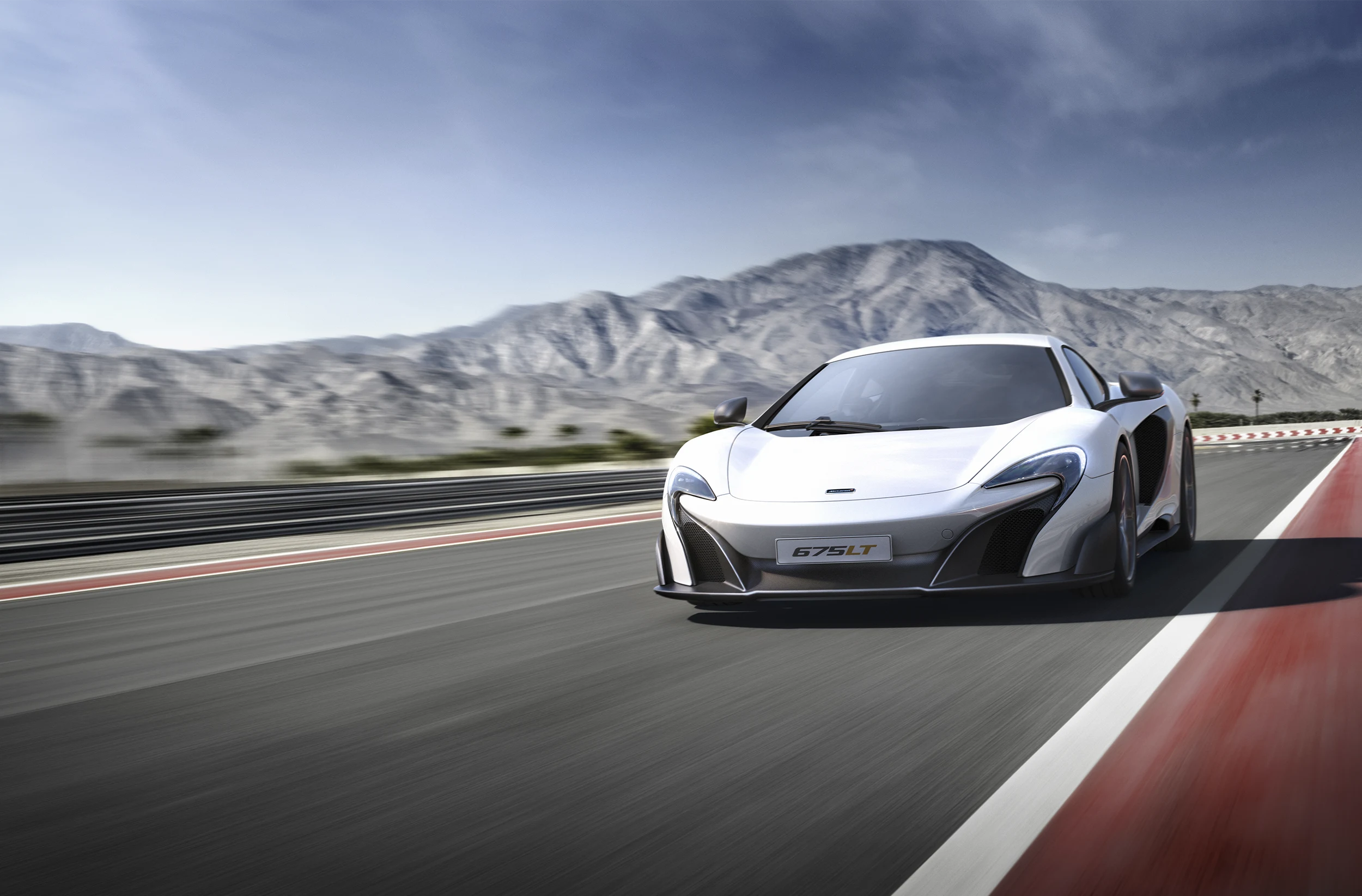 McLaren 675LT Lifestyle Image