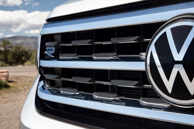 Close-up shot of the Atlas grille with VW logo and R-Line badging.