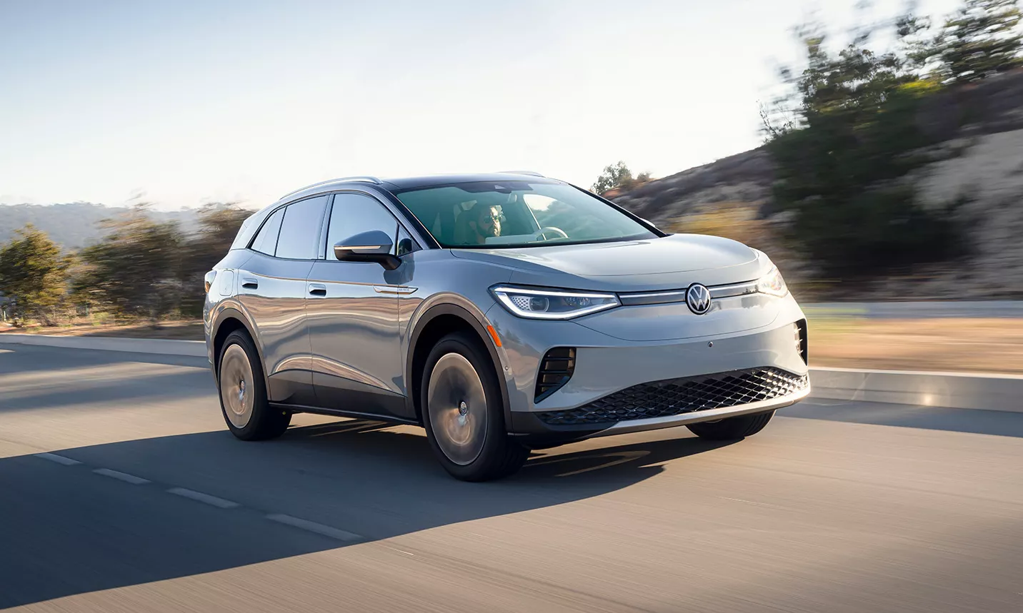 ID.4 AWD Pro S Plus shown in Arctic Blue Metallic drives through a desert road.