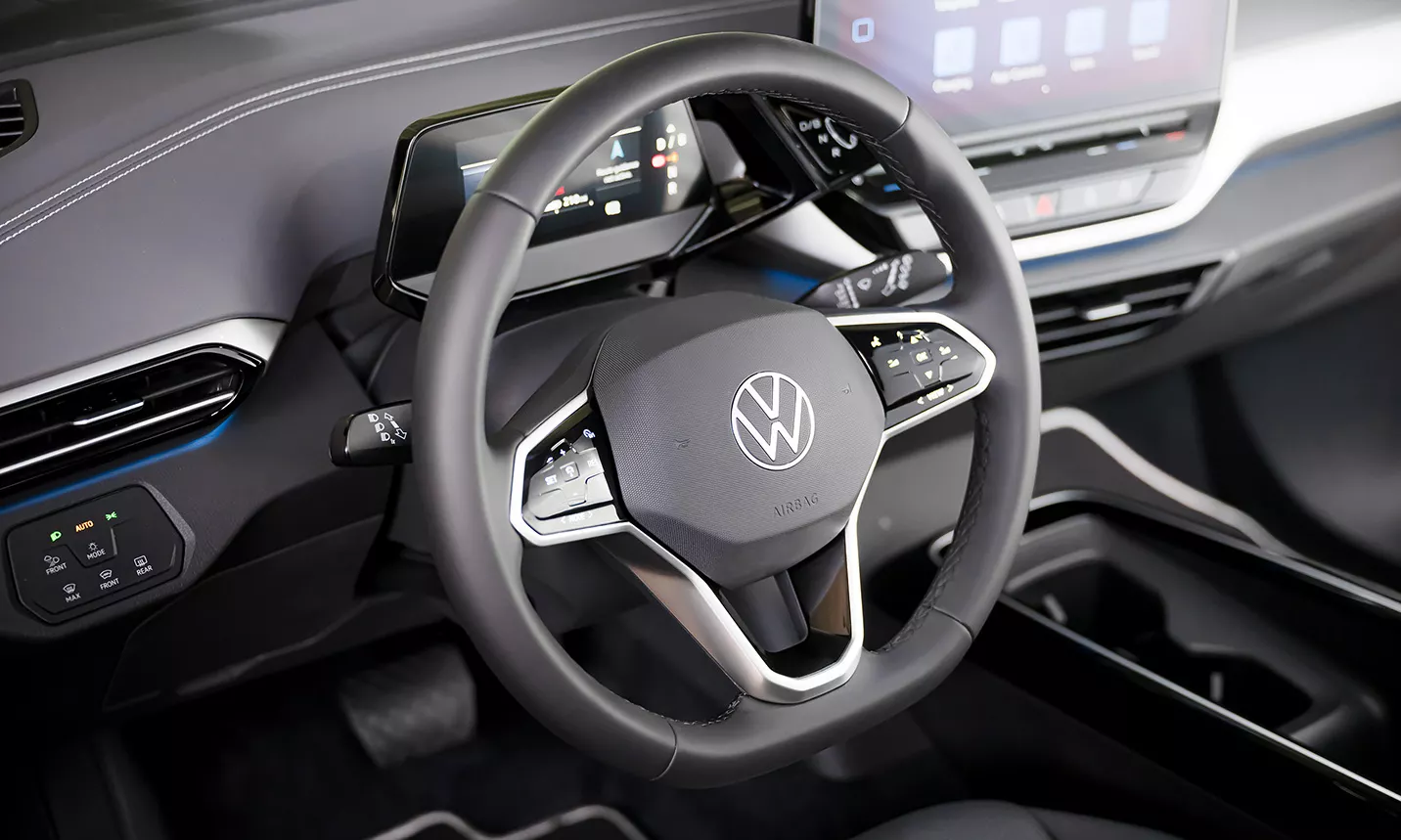 An interior shot of the cockpit area in an ID.4 AWD Pro S Plus shows the steering wheel.