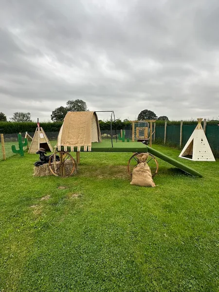 Wags Field Hire secure private dog field in Shrewsbury, SY3 8DY