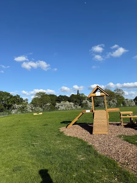 Grow Walkies - Headcorn secure private dog field in Ashford, TN27 9HX